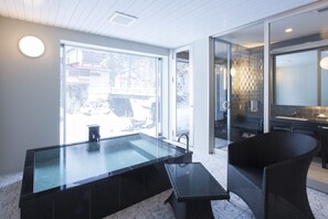 Japanese Modern Suite, Large Twin | Deep soaking bathtub