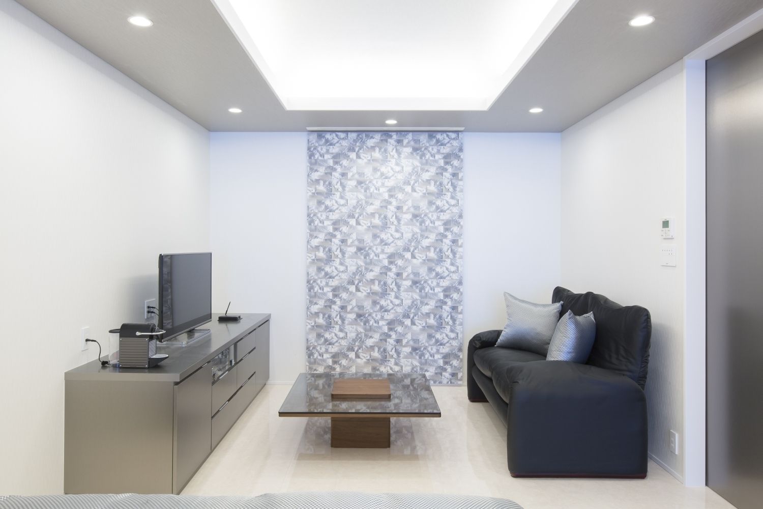 标准套房 | 起居区 | 液晶电视、DVD 播放器