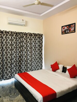 1 bedroom, minibar, individually furnished, bed sheets