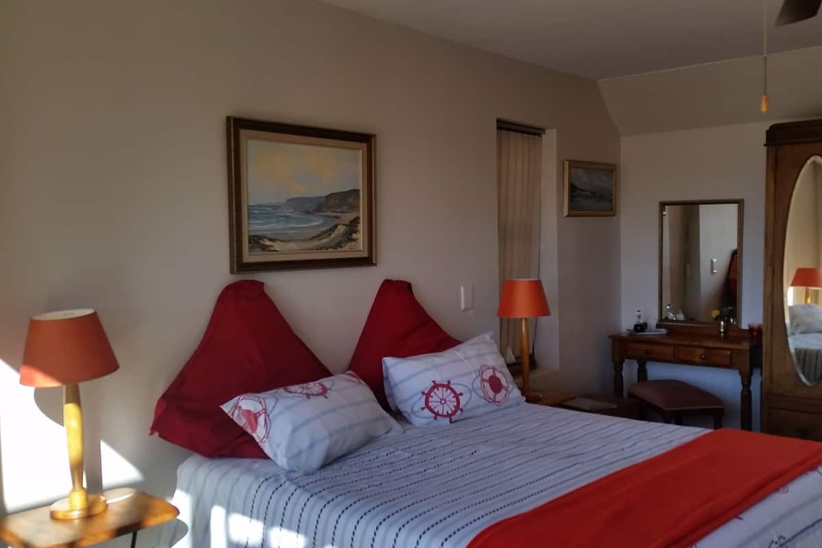 Standard Double Room, Pool View | Peralatan tempat tidur premium, meja, Wi-fi percuma, cadar katil