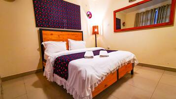 Family Apartment, 2 Queen Beds | Iron/ironing board, free WiFi, bed sheets