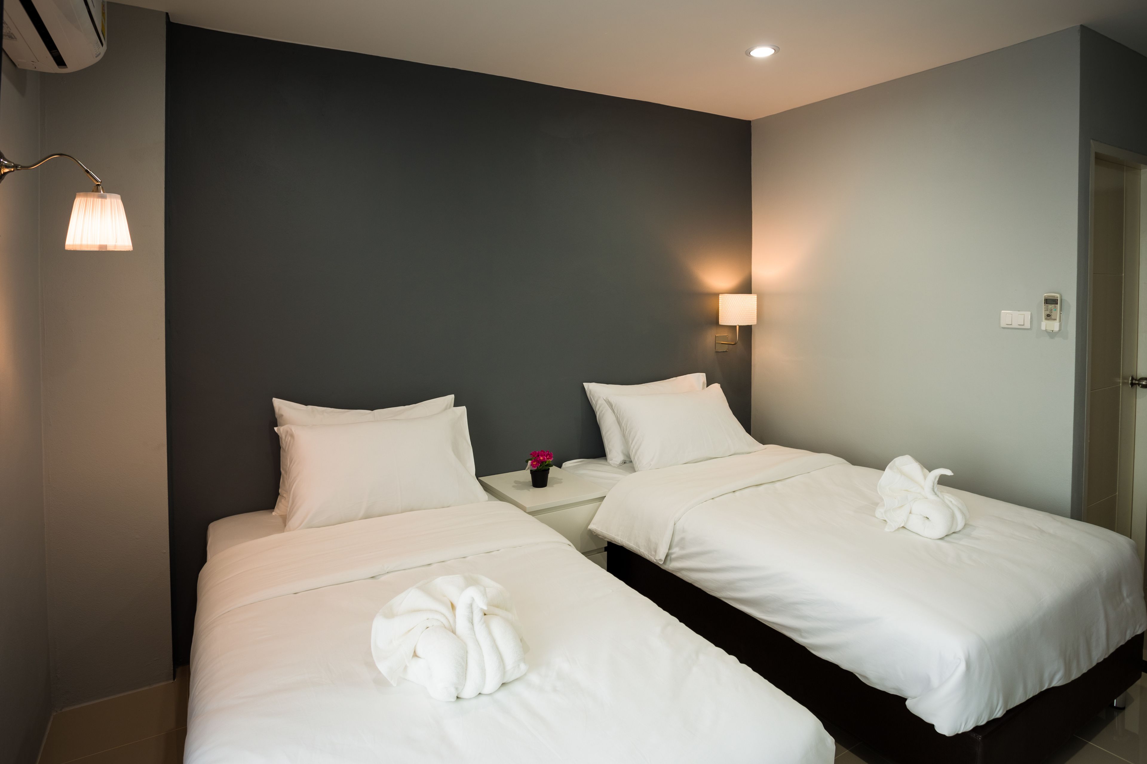 standard twin room | desk, blackout curtains, free wifi