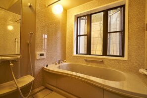 Shower, hair dryer, slippers, bidet - Nijo Fukuro-Tei (Kyoto)
