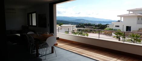 Appartamento Luxury, 3 camere da letto, piscina privata, vista oceano parziale | Terrazza/patio