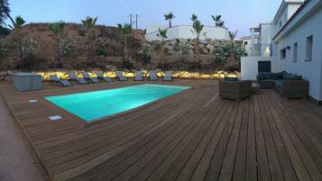 Luxury-Apartment, 3 Schlafzimmer, eigener Pool, eingeschrÀnkter Meerblick | Terrasse/Patio