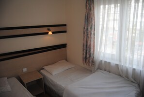 Quarto casal ou duplo standard, banheiro compartilhado | Cofres nos quartos, Wi-Fi de cortesia