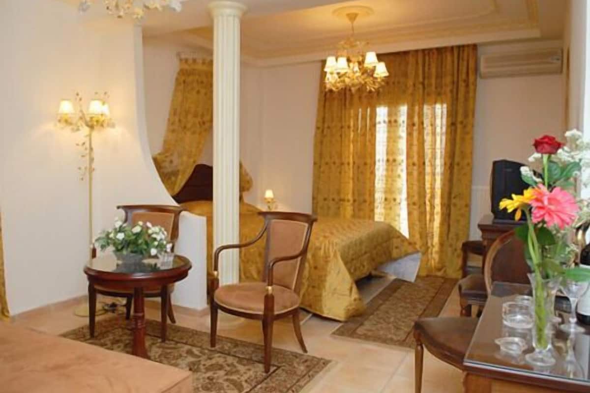 junior suite | egyptian cotton sheets, individually decorated, soundproofing, free wifi