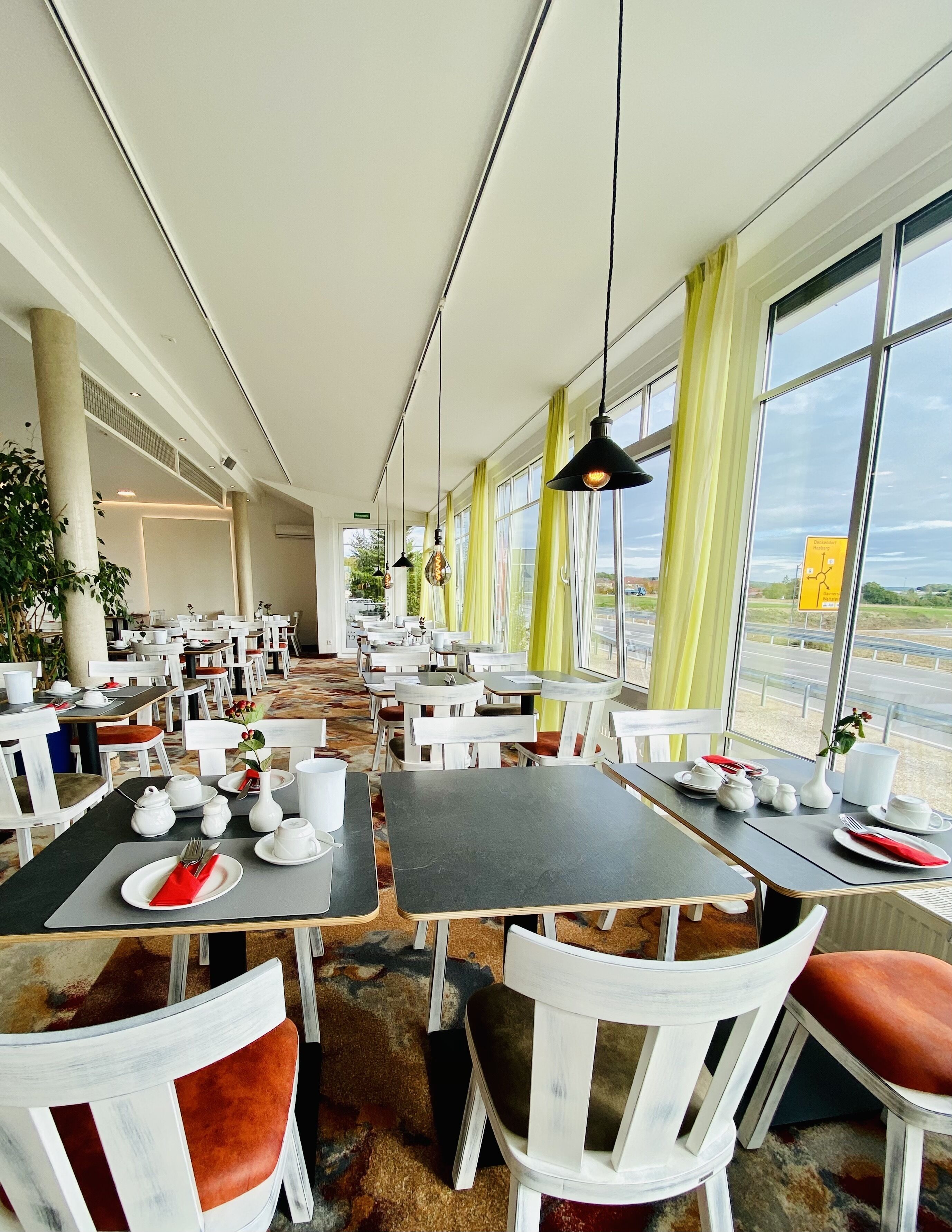 Petit déjeuner buffet (9.50 EUR par personne)