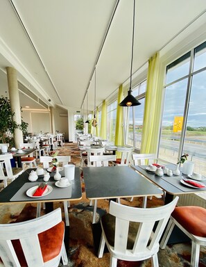 Daily buffet breakfast (EUR 9.50 per person) - Hotel Günter (Lenting)