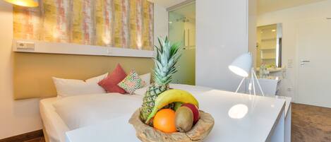 Bureau, espace de travail pour ordinateur portable