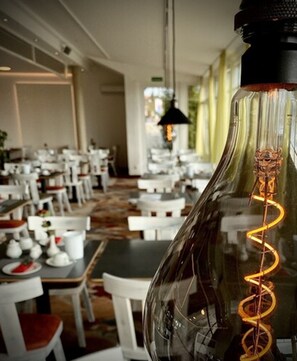 Daily buffet breakfast (EUR 9.50 per person) - Hotel Günter (Lenting)