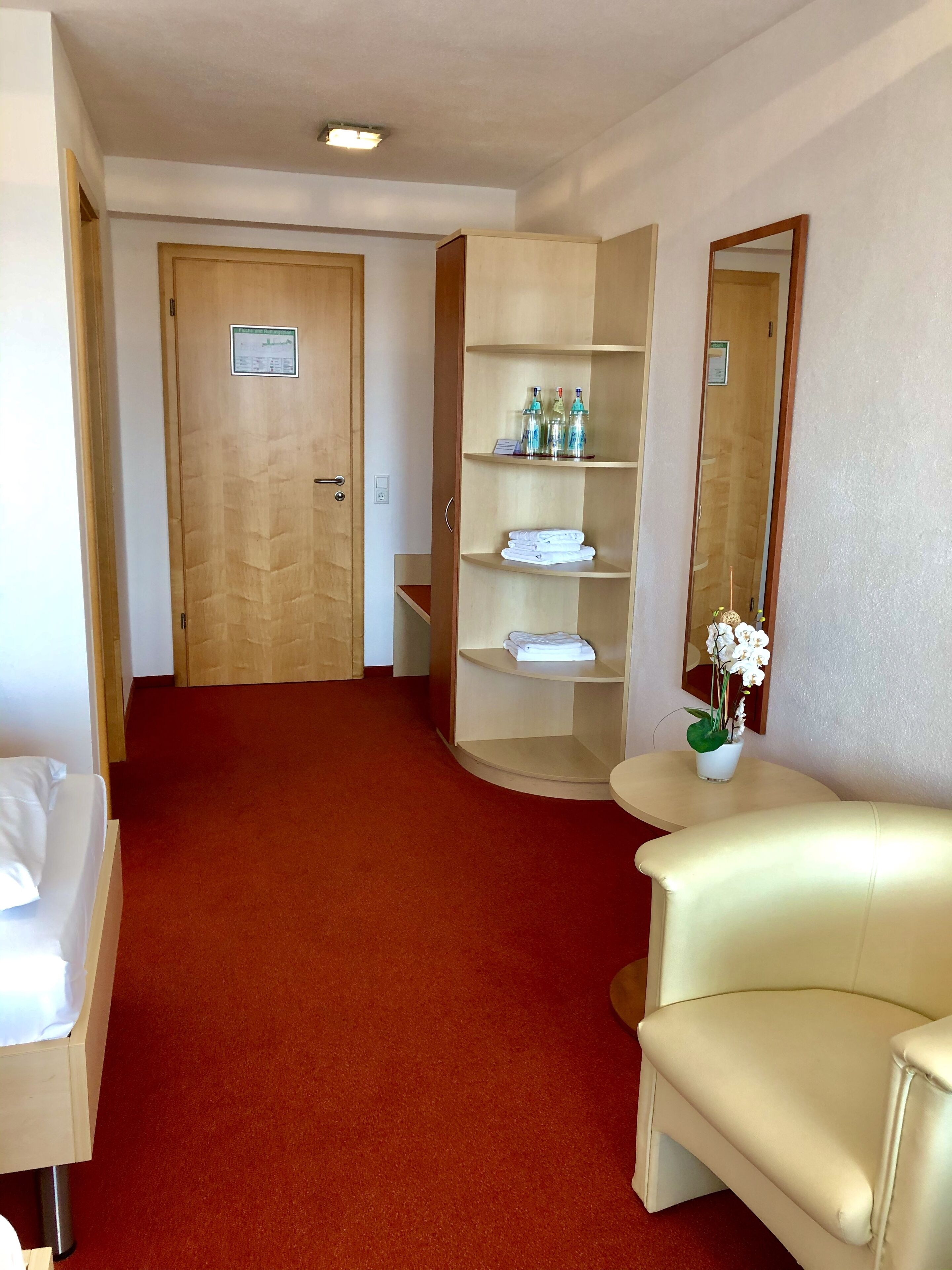 triple room | desk, laptop workspace, soundproofing, iron/ironing board