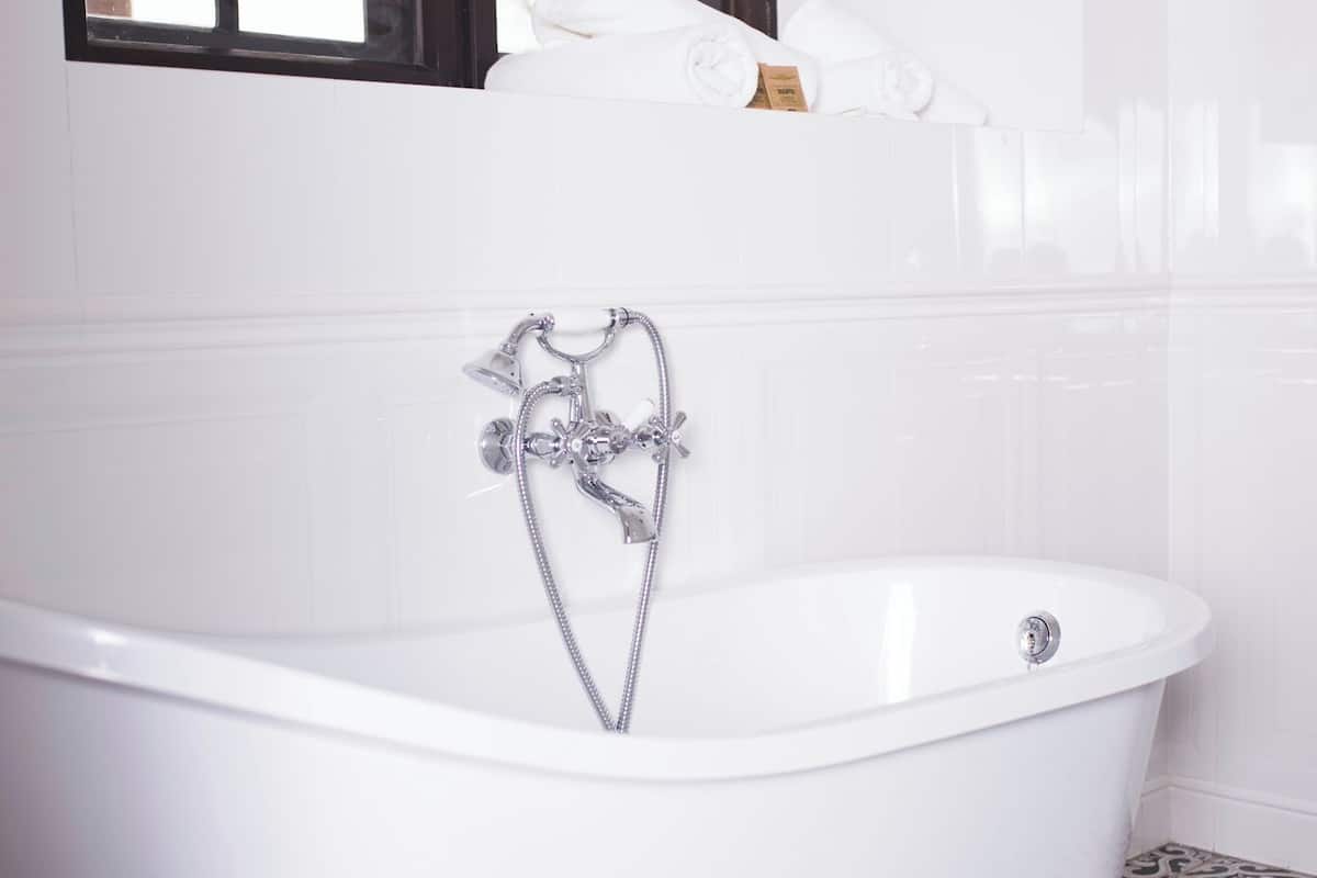 comfort single room, 1 single bed, garden view | bathroom | hair dryer, towels, soap, shampoo