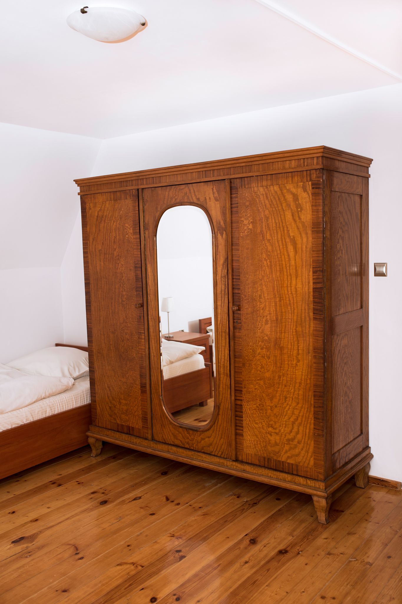 comfort twin room, 2 single beds, garden view | living area | flat-screen tv