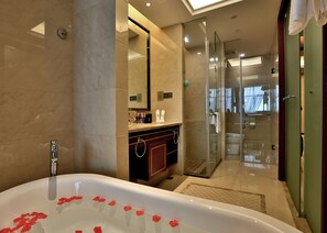 샤워 시설, 무료 세면용품, 헤어드라이어, 슬리퍼