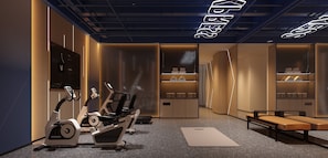 Uma academia moderna com equipamentos de exercícios, um banco e uma parede com tela digital.