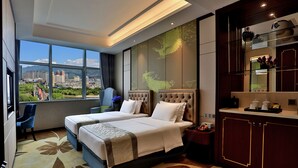 Down duvets, desk, laptop workspace, blackout curtains - Holiday Inn Express Yiwu International Trade City by IHG (Jinhua)