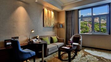 Premium bedding, minibar, in-room safe, desk