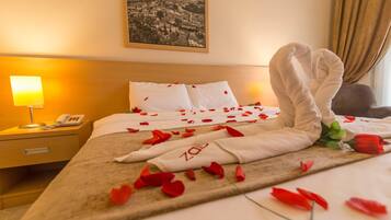 Safe på rommet, skrivebord og ekstrasenger (mot et tillegg)