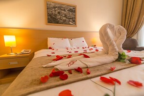 Két bảo mật tại phòng, bàn, giường gấp/giường phụ (phụ phí) 