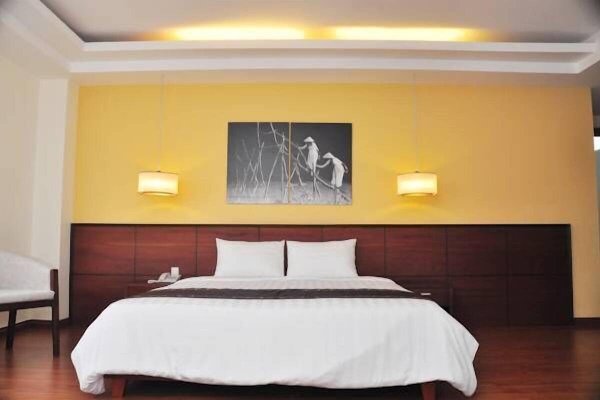 Minibar, meja kerja, dan Wi-Fi gratis