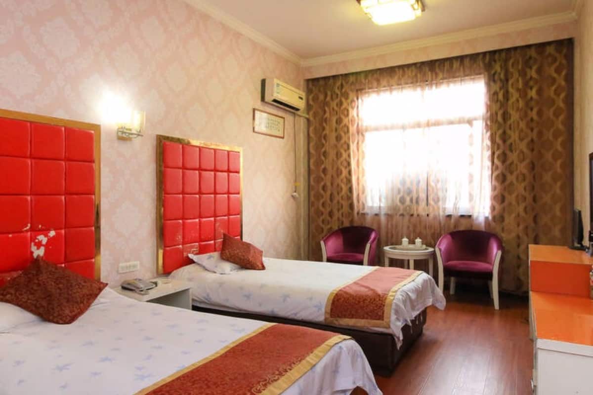 deluxe twin room | desk, blackout curtains, free wifi