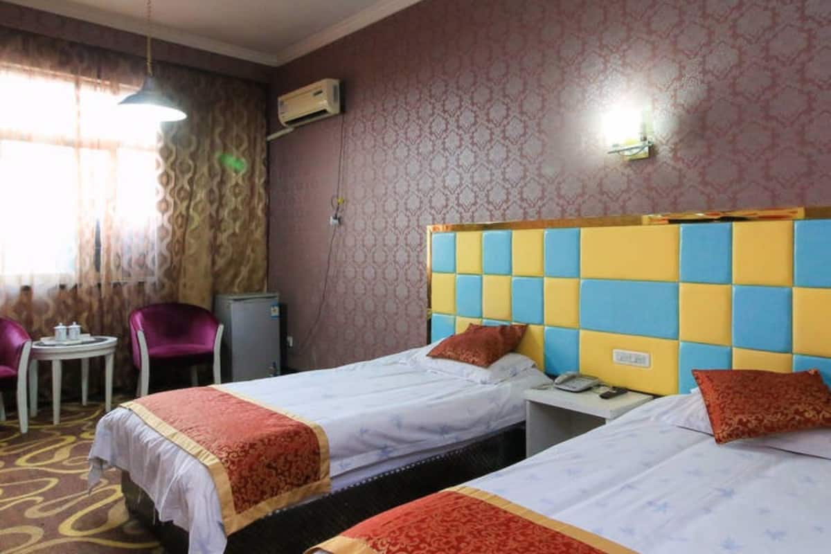 standard twin room | desk, blackout curtains, free wifi