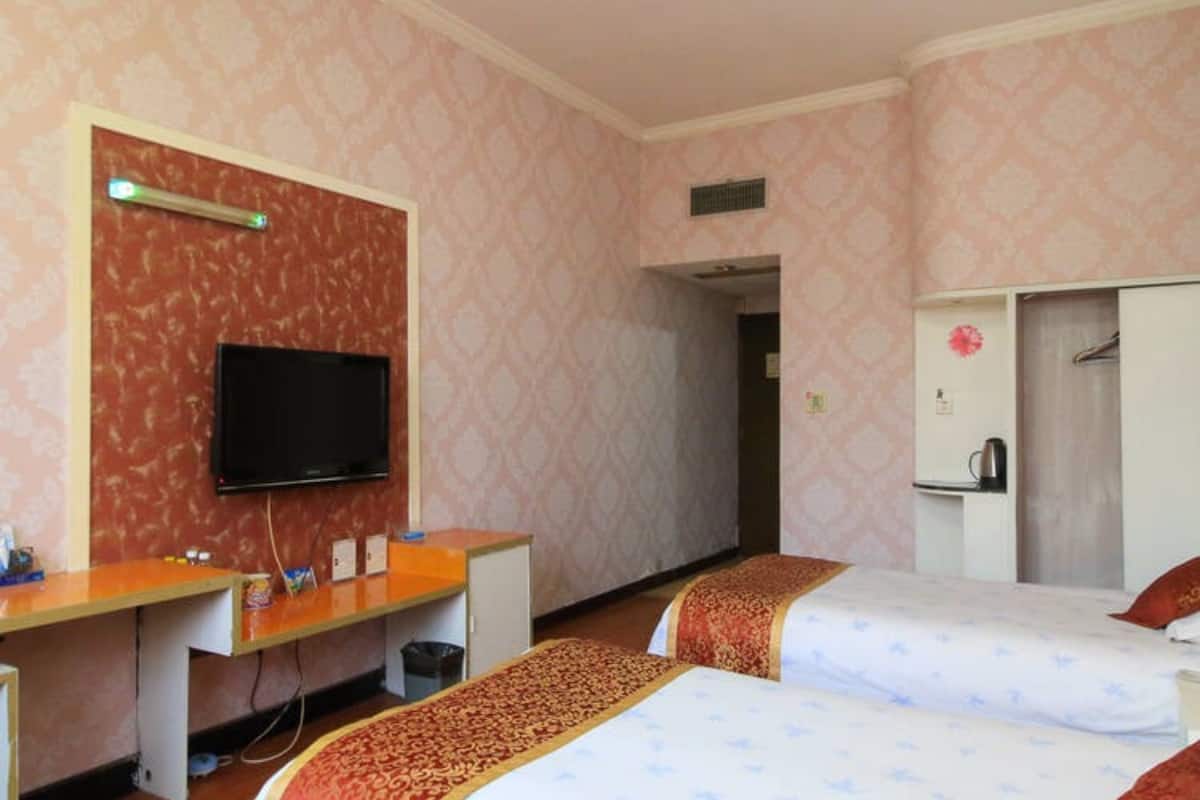 standard twin room | desk, blackout curtains, free wifi