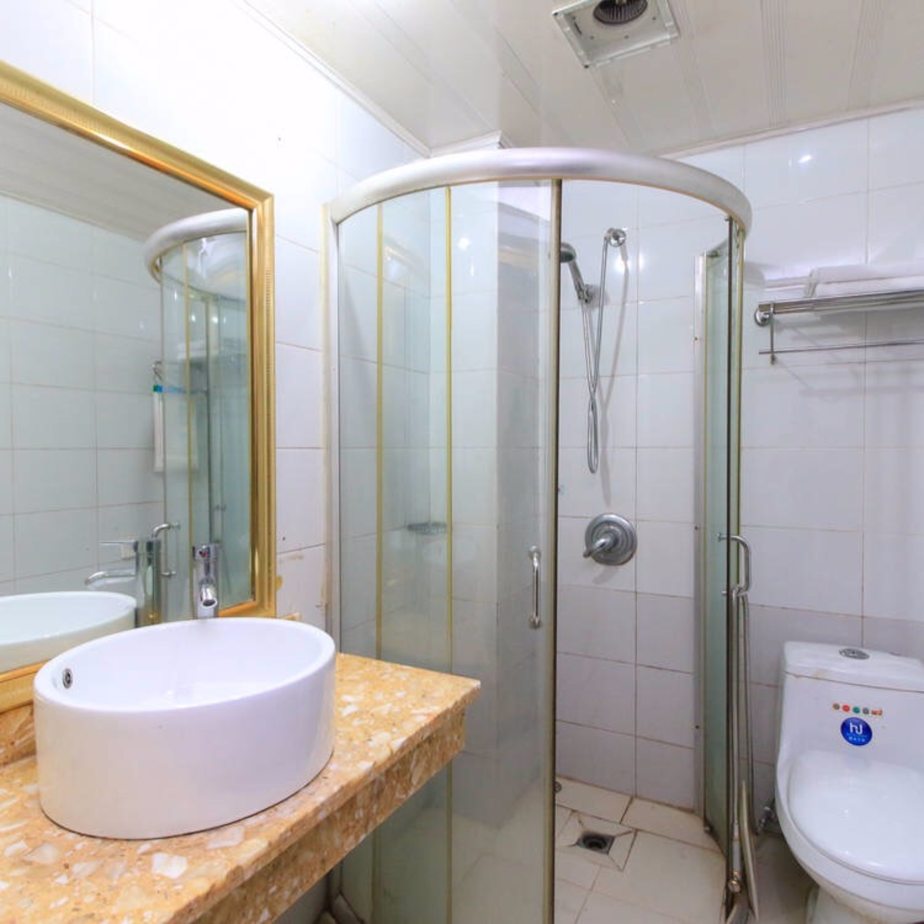 deluxe twin room | bathroom | shower, free toiletries, slippers, towels