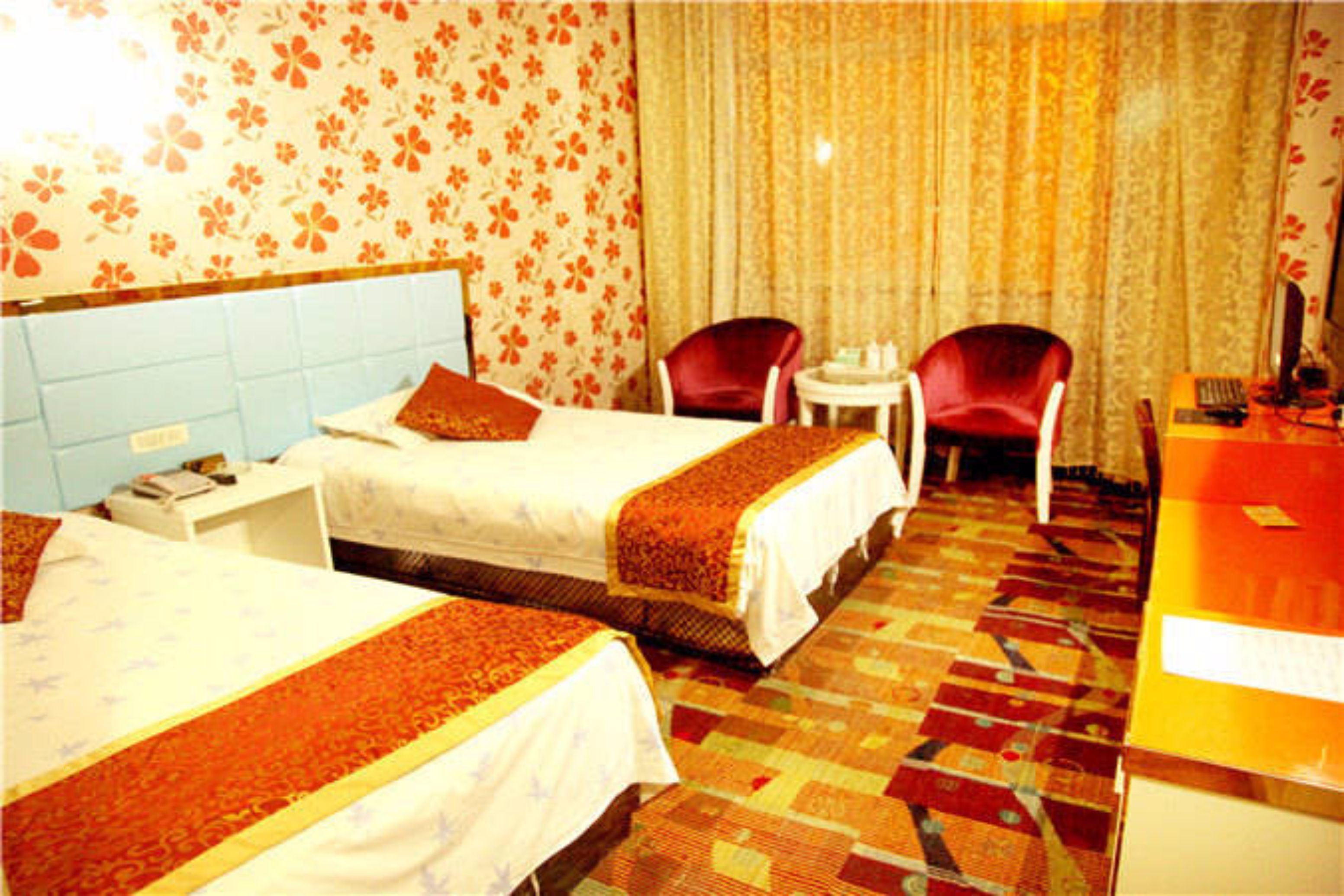 deluxe twin room | desk, blackout curtains, free wifi