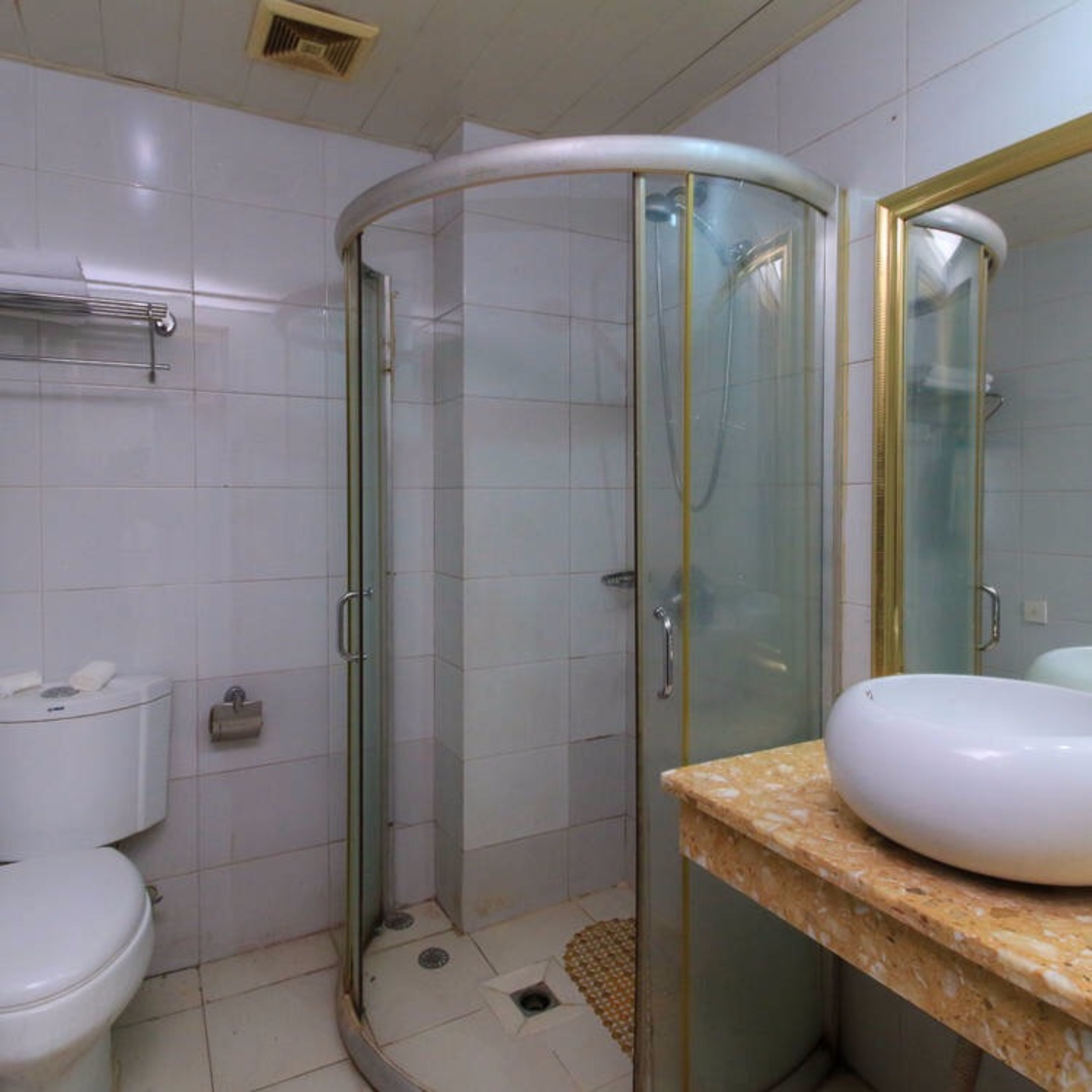 standard twin room | bathroom | shower, free toiletries, slippers, towels