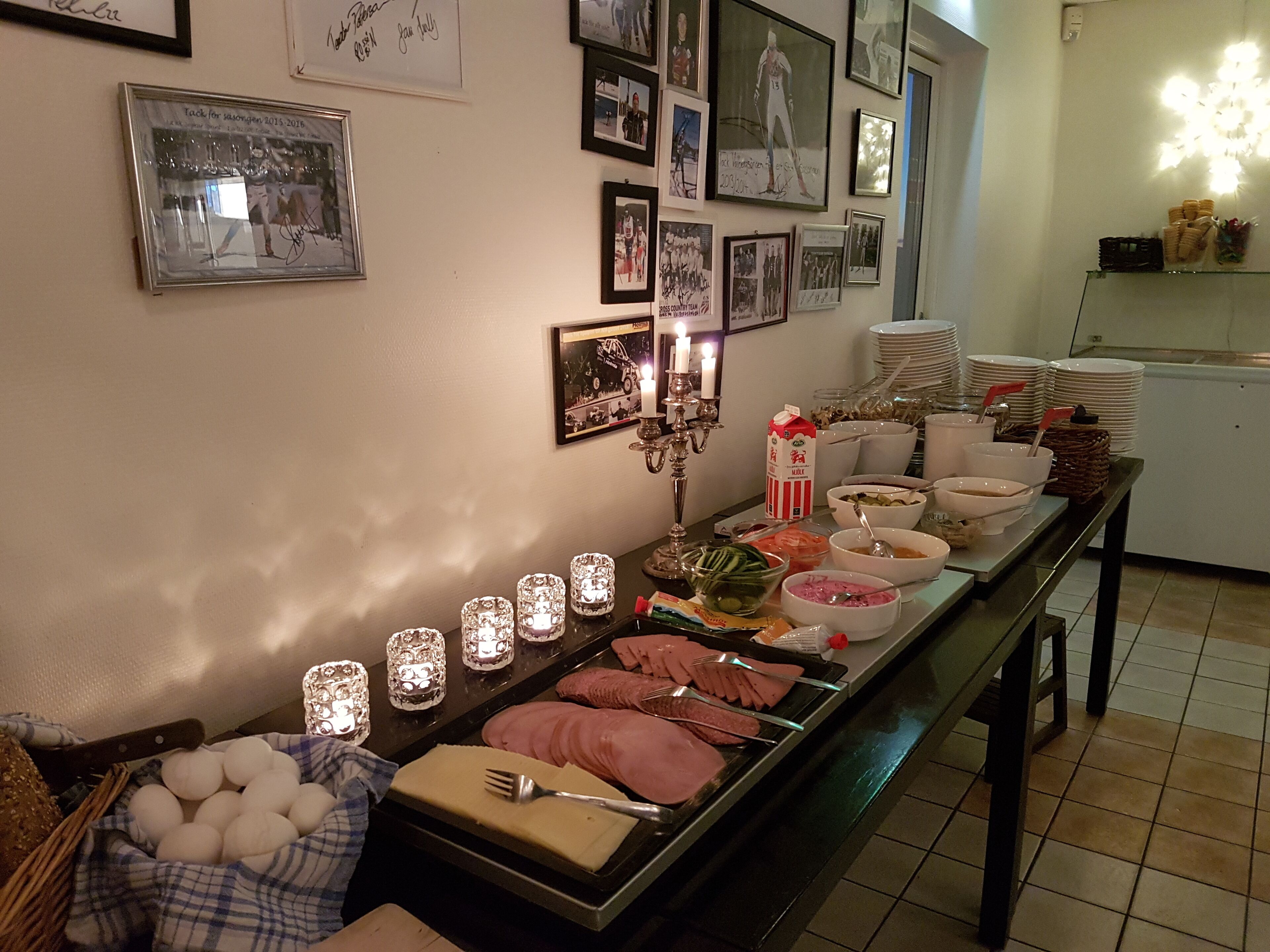 Desayuno buffet diario (SEK 100 por persona)