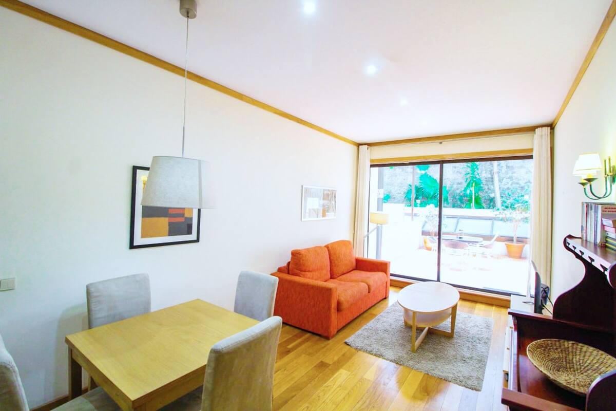 Family Apartment, 1 Bedroom, Garden View | Living room