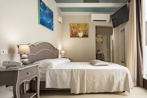 Economy Double Room (French bed )