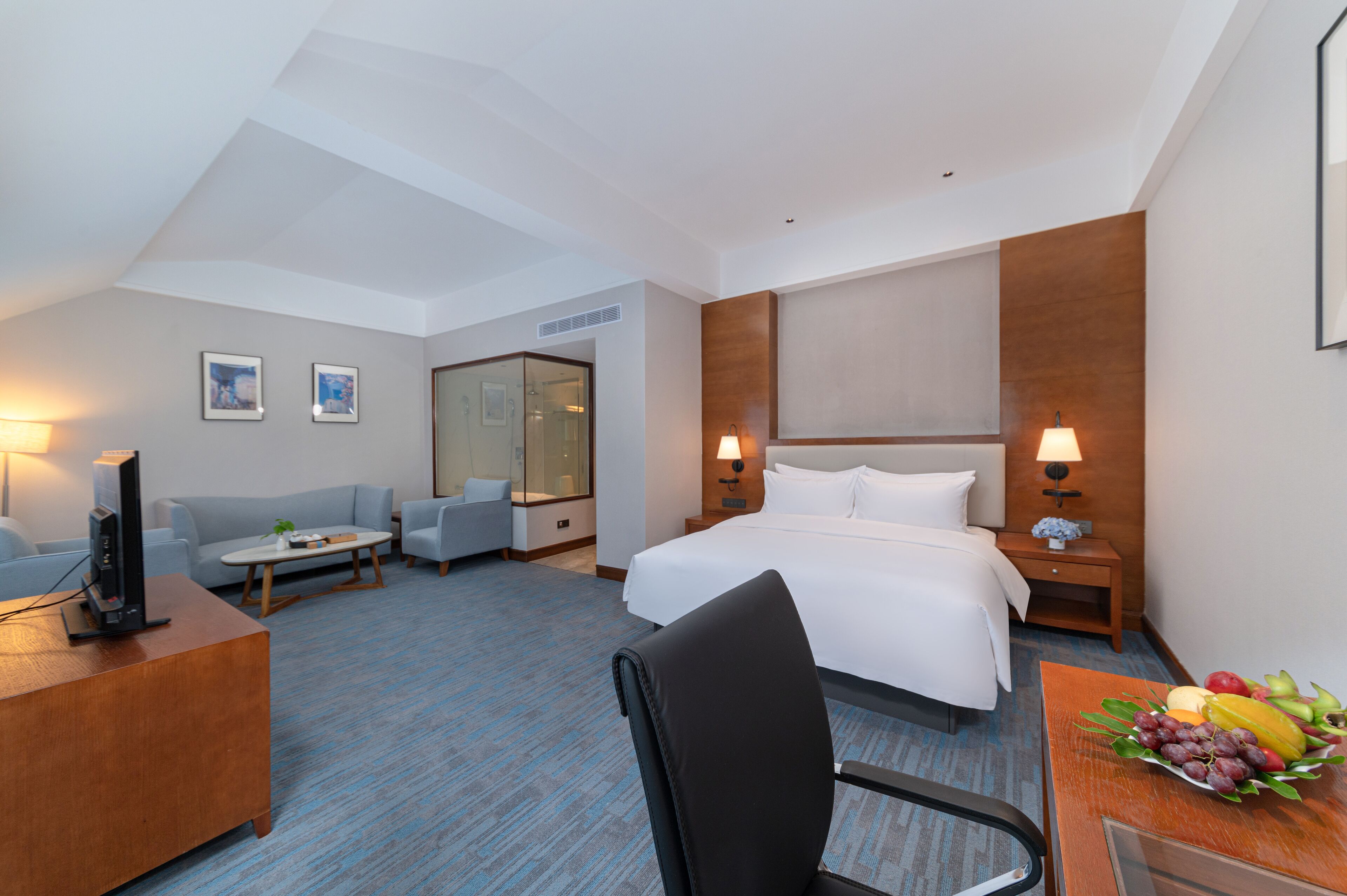 Executive Double Room | Premium bedding, minibar, in-room safe, desk