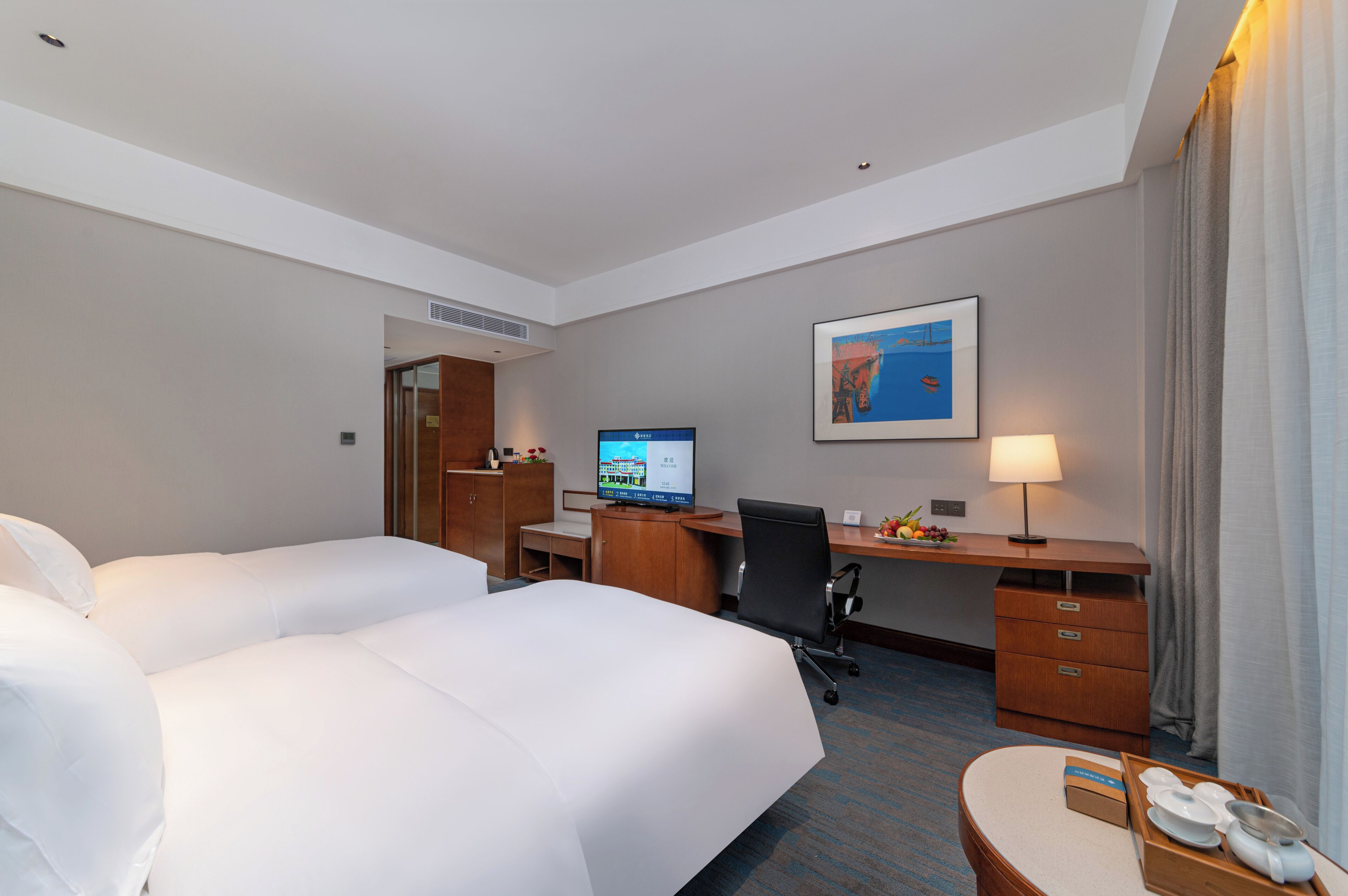 Business Twin Room | Bathroom | Shower, rainfall showerhead, free toiletries, hair dryer