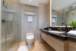 Business Double Room | Bathroom | Free toiletries, hair dryer, bathrobes, slippers