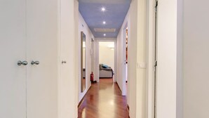 Apartemen Superior, 1 kamar tidur, gedung tambahan | 1 kamar tidur, selimut bulu angsa, dan meja kerja