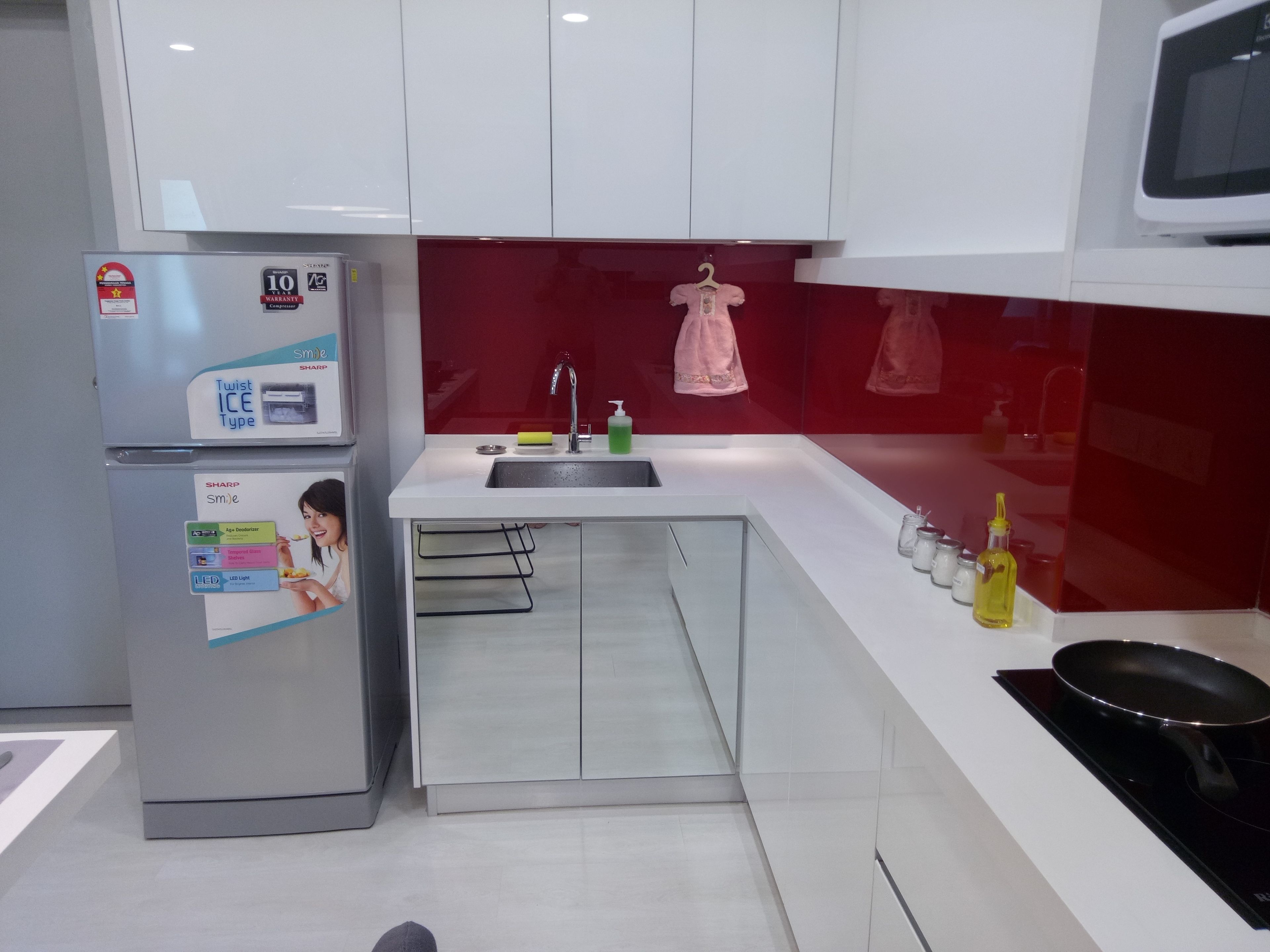 georgetown sea view suite | private kitchen | full-sized fridge, microwave, stovetop, coffee/tea maker