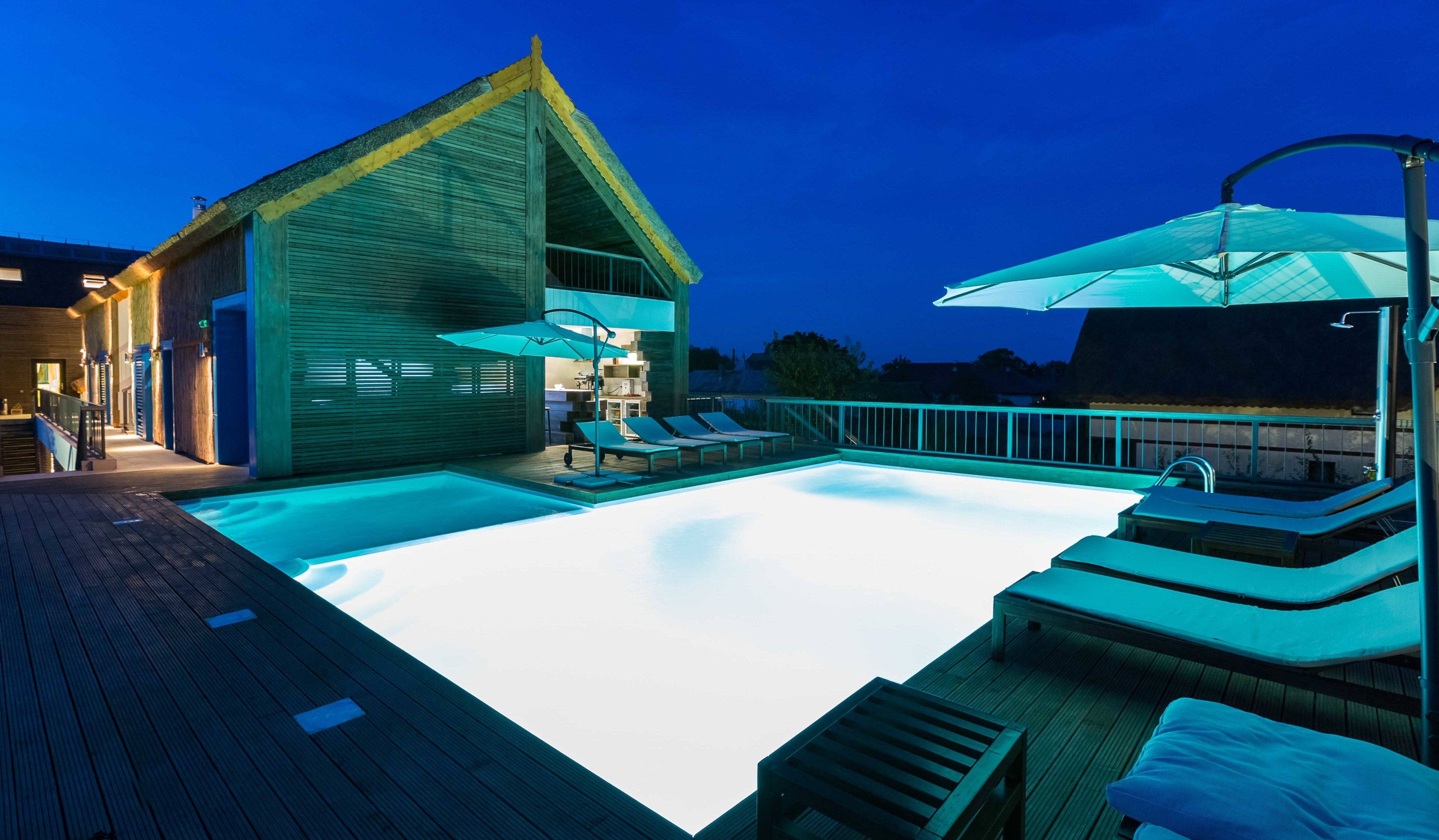 Seasonal outdoor pool, pool loungers