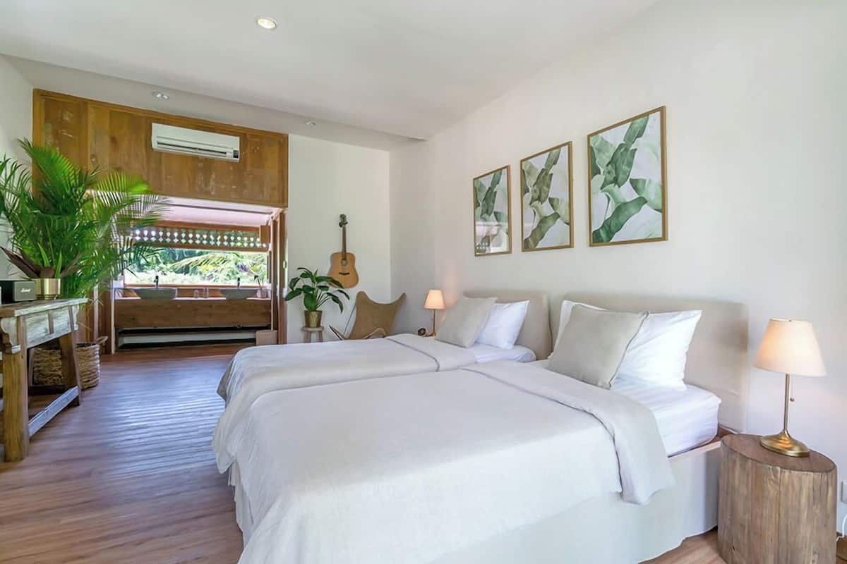Oasis Garden Room
