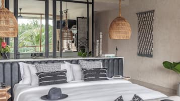 Premium bedding, in-room safe, free WiFi, bed sheets