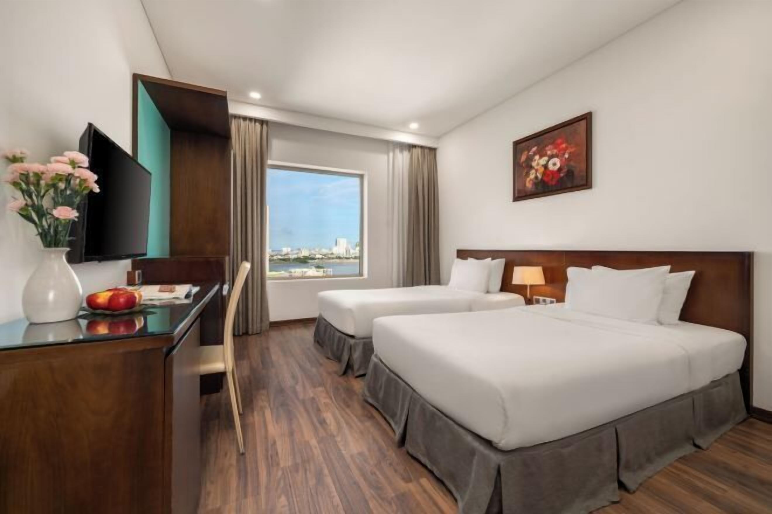 Literie de qualité supérieure, matelas mémoire de forme, minibar