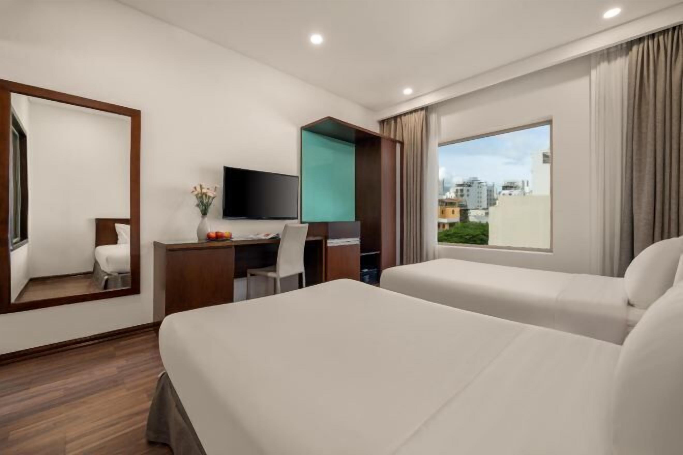 Literie de qualité supérieure, matelas mémoire de forme, minibar