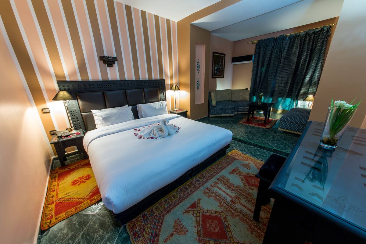 1 bedroom, in-room safe, desk, cribs (surcharge)
