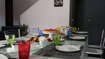 Tägliches inbegriffenes großes Frühstück