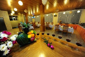 Breakfast, lunch and dinner served - Royal Inlay Hotel (Nyaungshwe)
