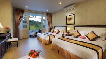 Deluxe Twin, Mountain View | Bathroom | Shower, free toiletries, hair dryer, bathrobes