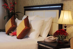 Deluxe King, Mountain View  | มินิบาร์, ตู้นิรภัยในห้องพัก, โต๊ะทำงาน, Wi-Fi ฟรี