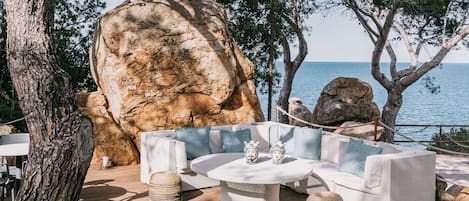 5 ristoranti, aperti a colazione, a pranzo e a cena, cucina locale